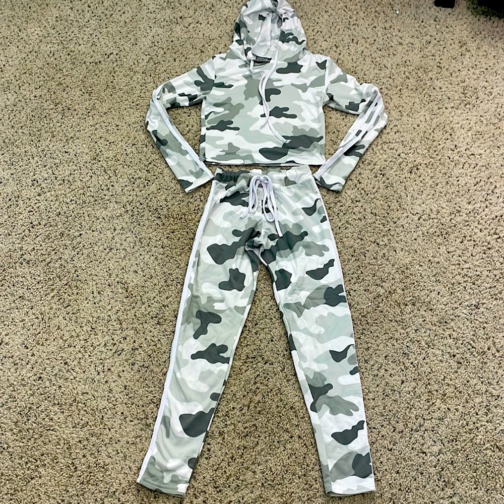 Camo jogging suit